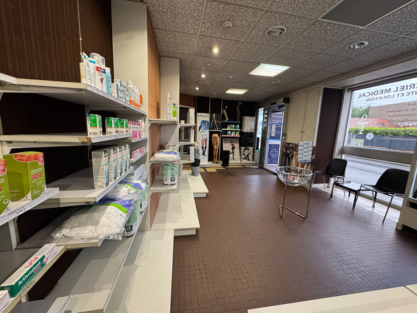 Local commercial  110 M2 SANVIC