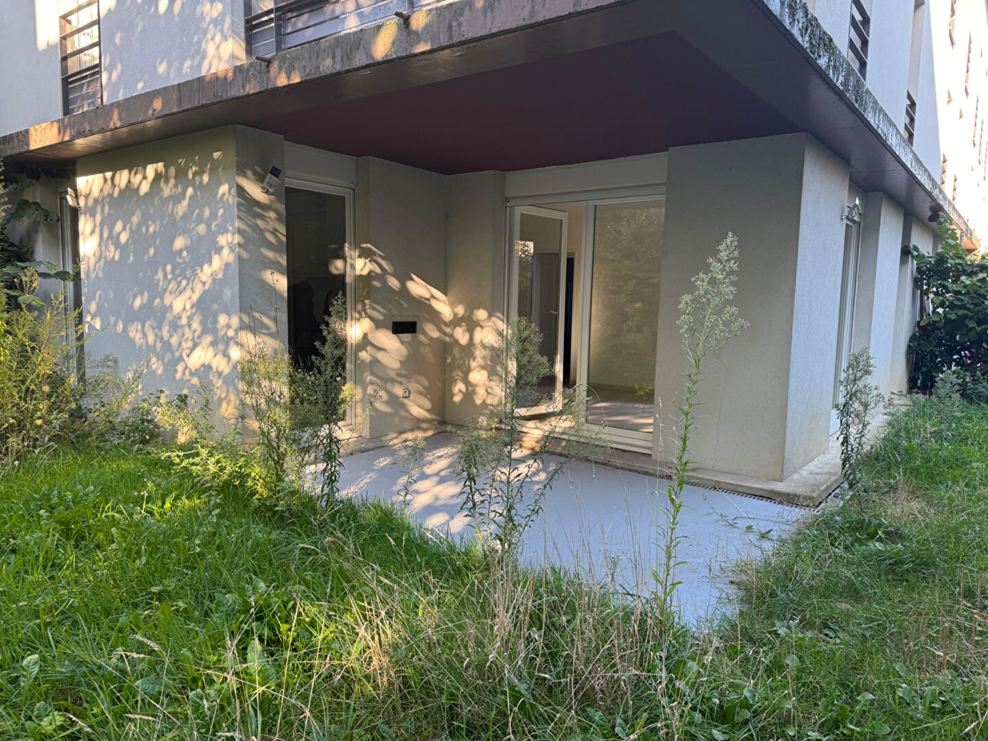 LE HAVRE  LES DOCKS APPARTEMENT F 2  AVEC JARDIN ET PARKING